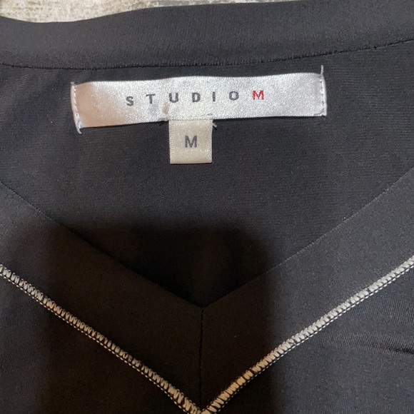 Studio M Women’s SZ M Black V-Neck Pullover Short Sleeve Casual Top - Picture 6 of 13
